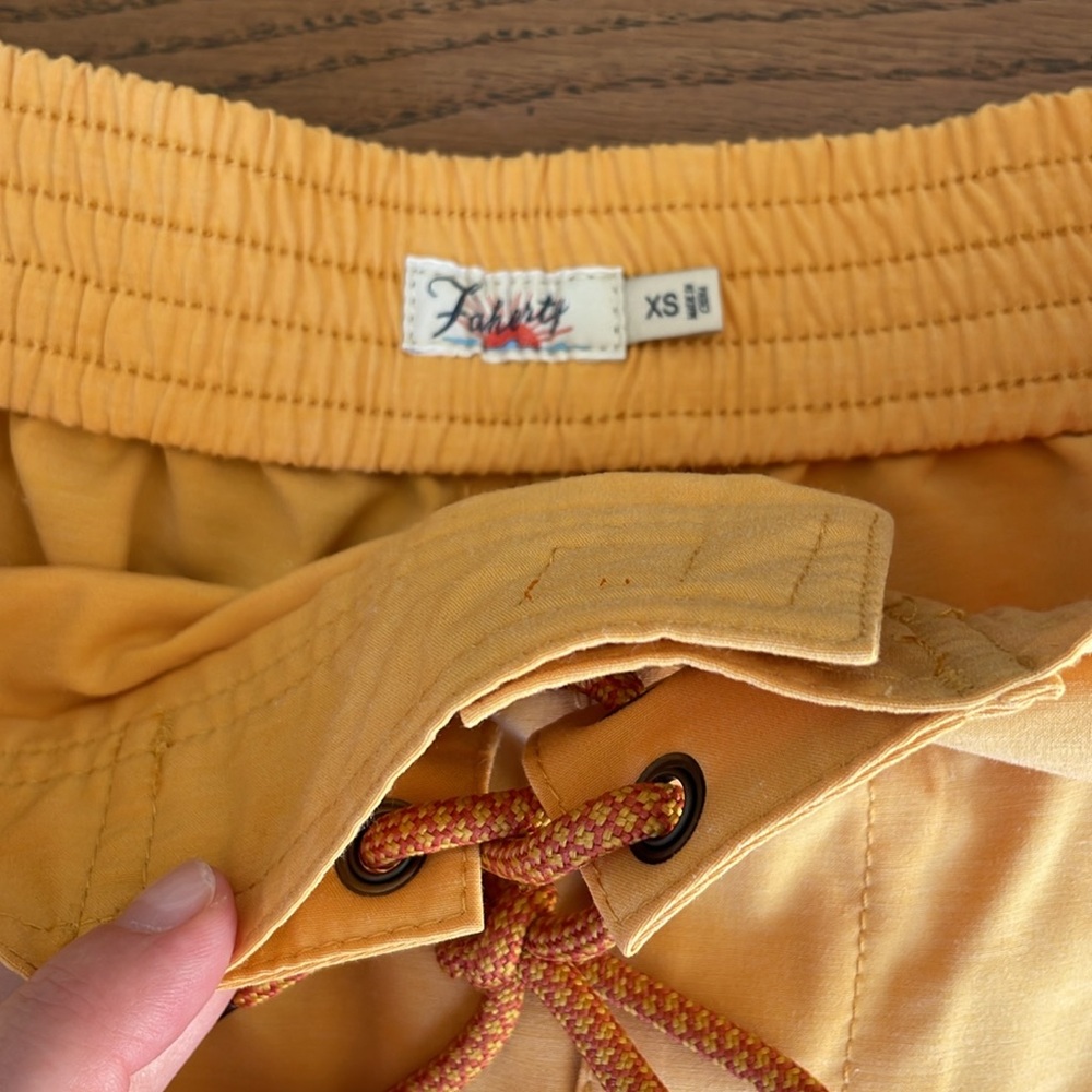 Faherty shorts - Picture 3 of 3